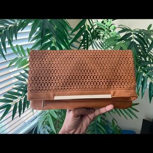 tan clutch purse 🤎